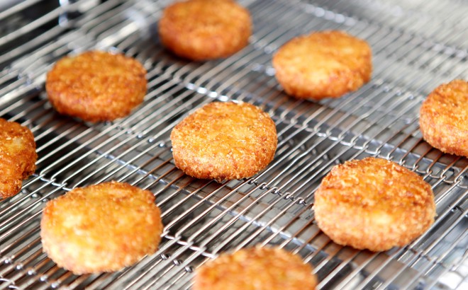 Frying fish nuggets