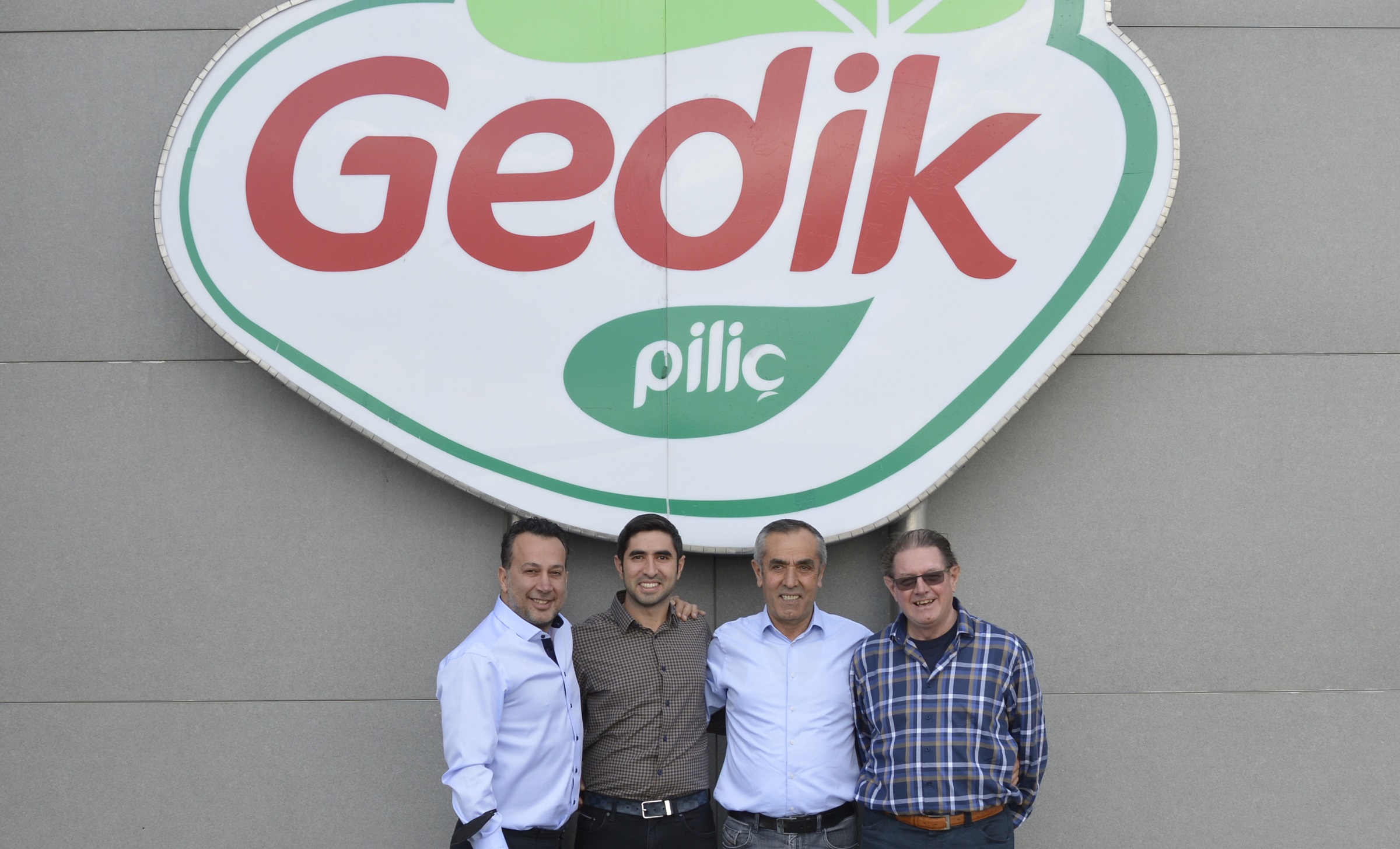 Gedik and Abalioglu sirven a importantes clientes de restaurante de comida rápida