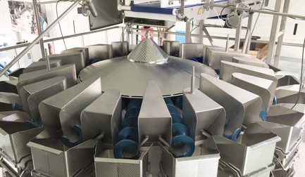 Une MultiHead Weigher Large pour gérer la volaille fraîche