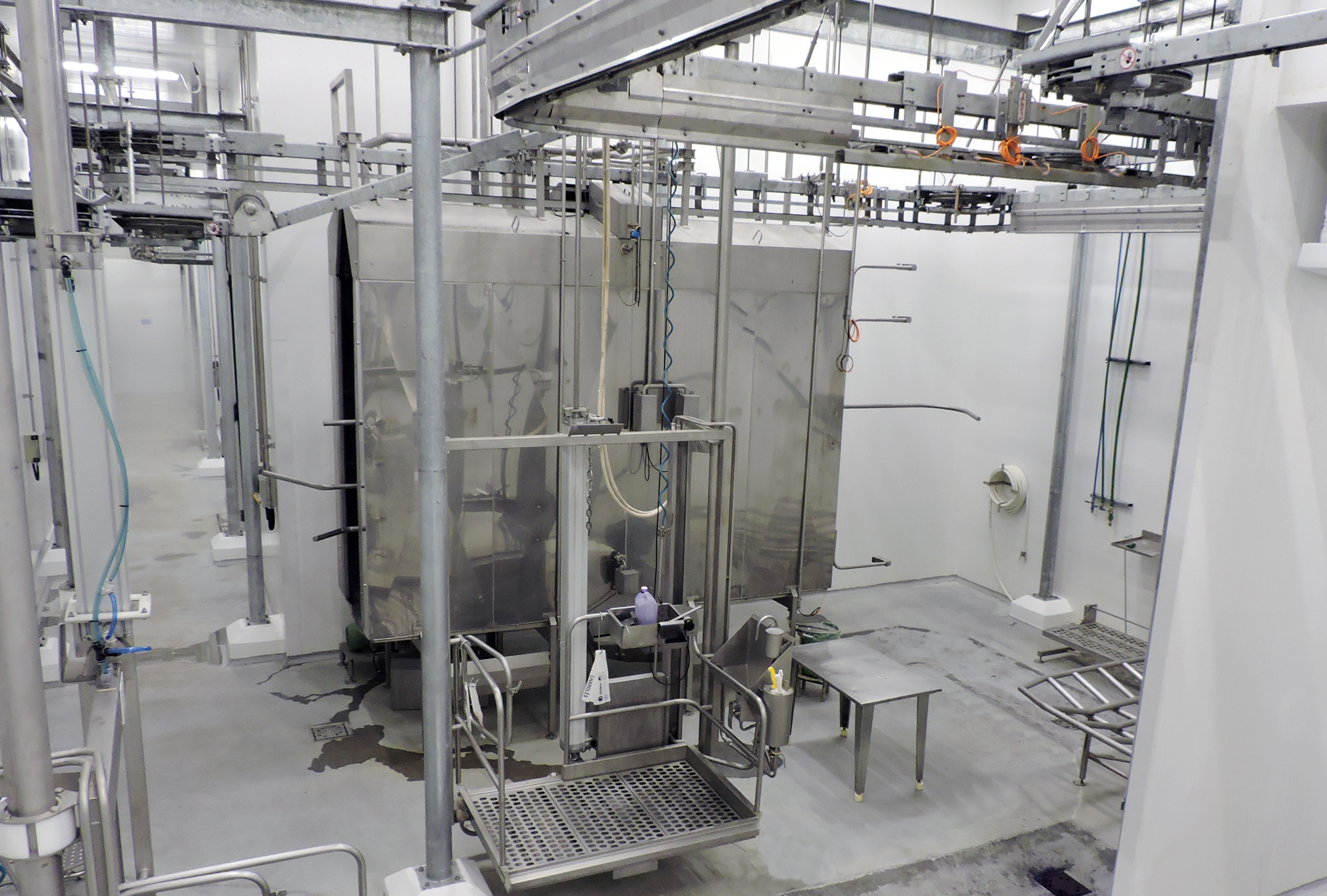 Sistema automático de lavado de canales bovinas Marel